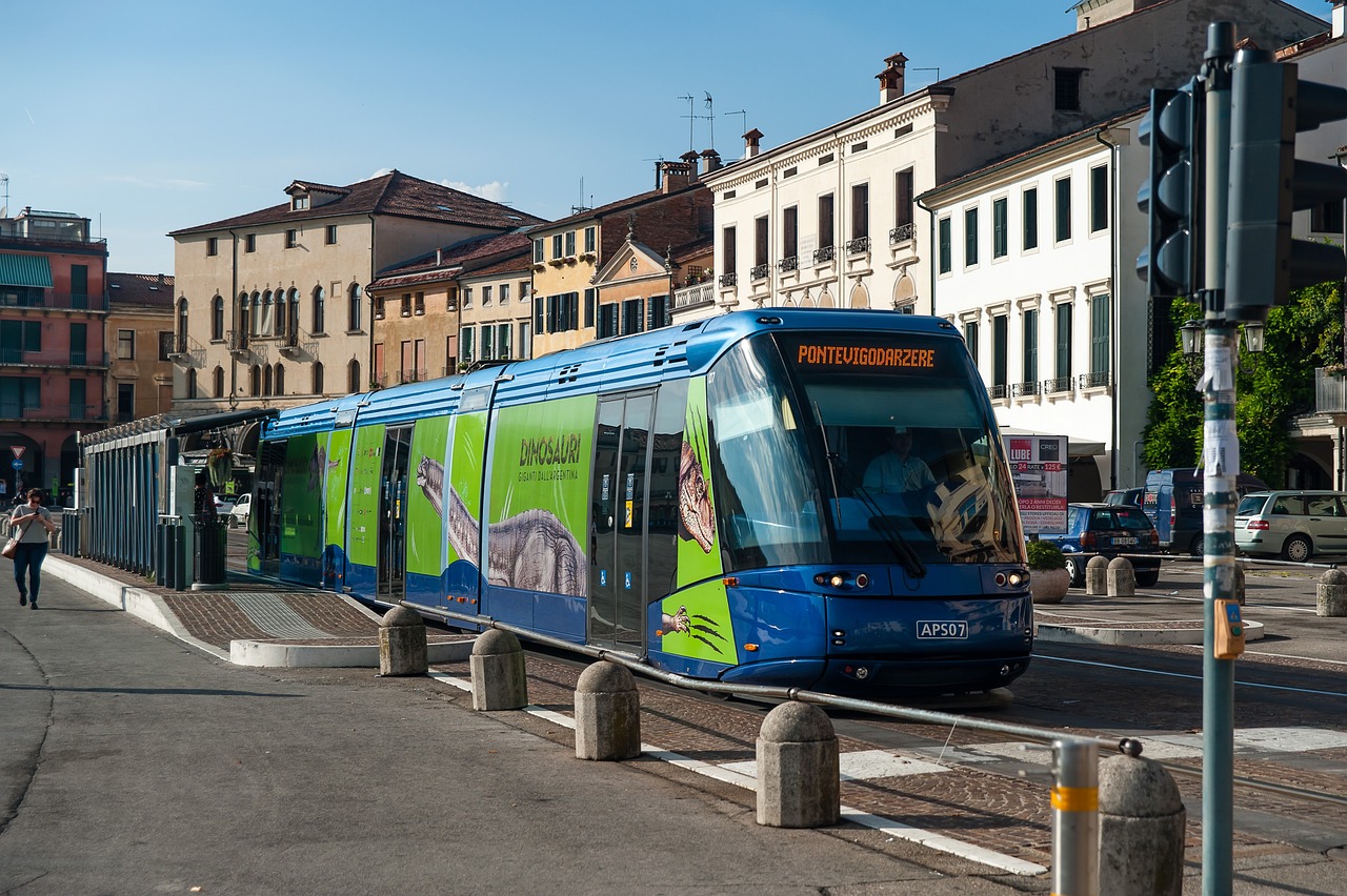 Autobus mezzi pubblici trasporti tram bus pixabay