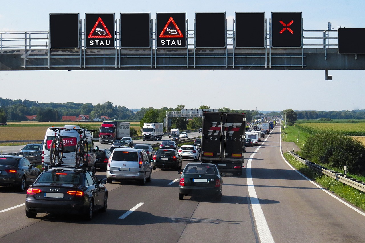 Autostrada traffico incidente pixabay