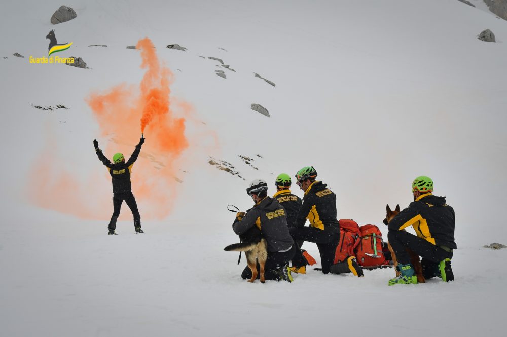 Soccorso alpino guardia di finanza da X Twitter