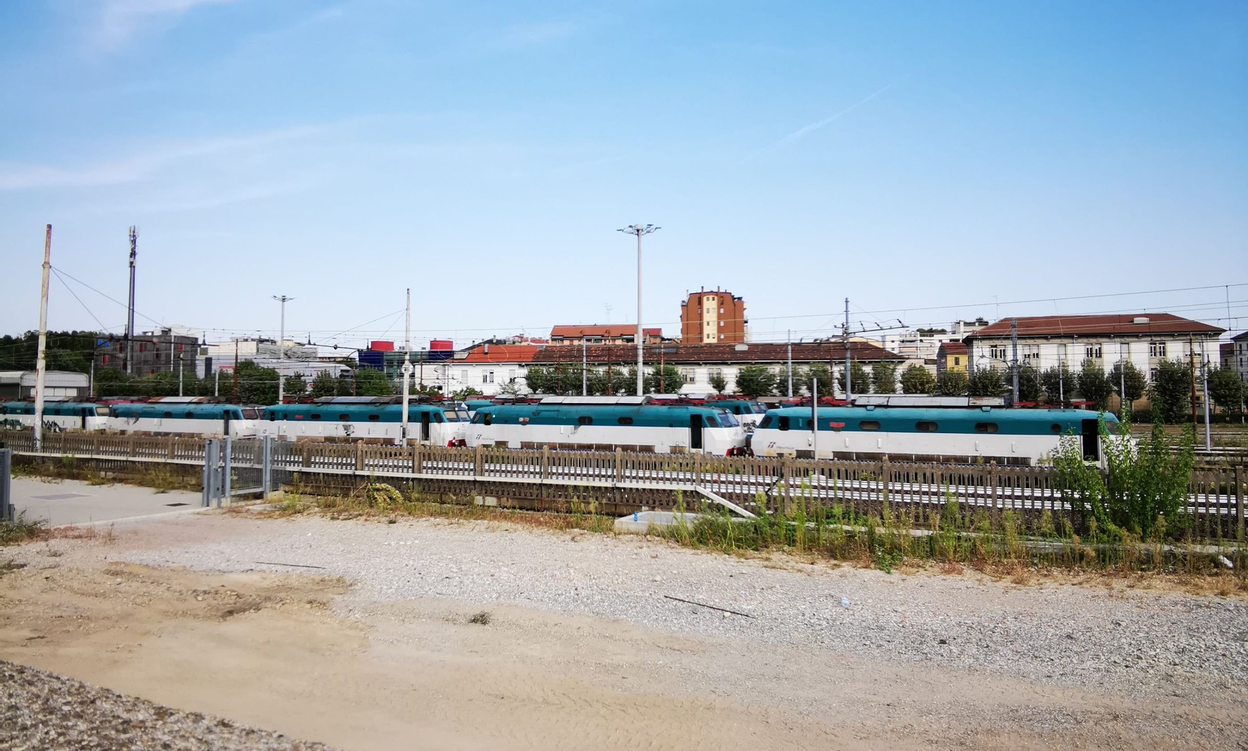 Treno binari ferrovia wikimedia commons