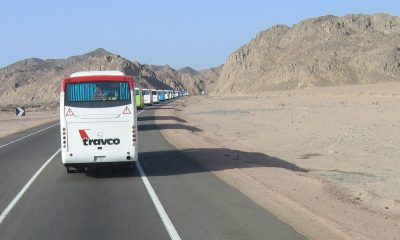 Egitto, pullman bus turisti deserto wikimedia commons