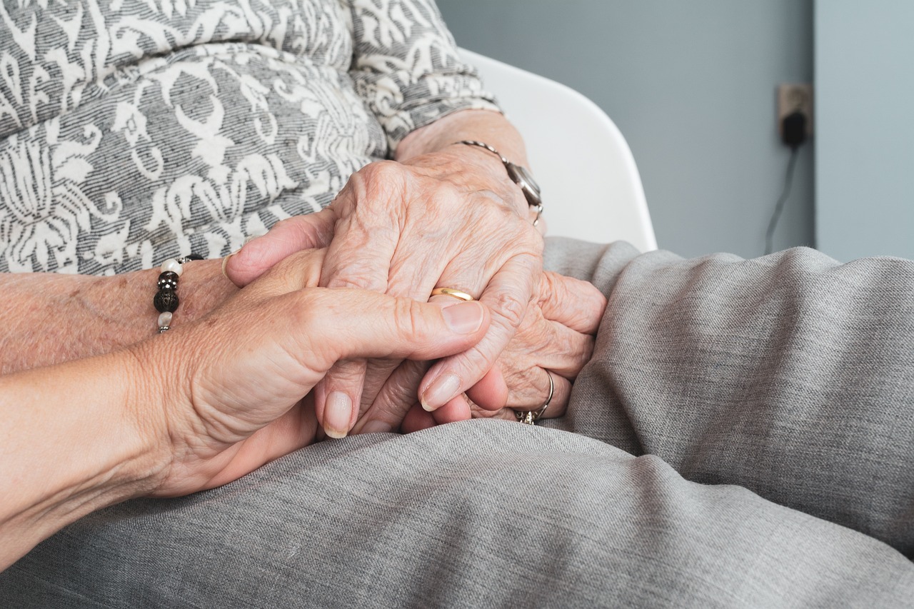 Anziani persone pensionati pixabay