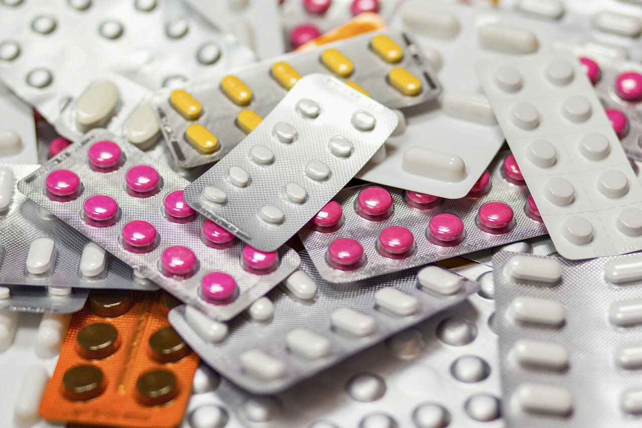 Medicine pillole antibiotici farmacia cura pixabay