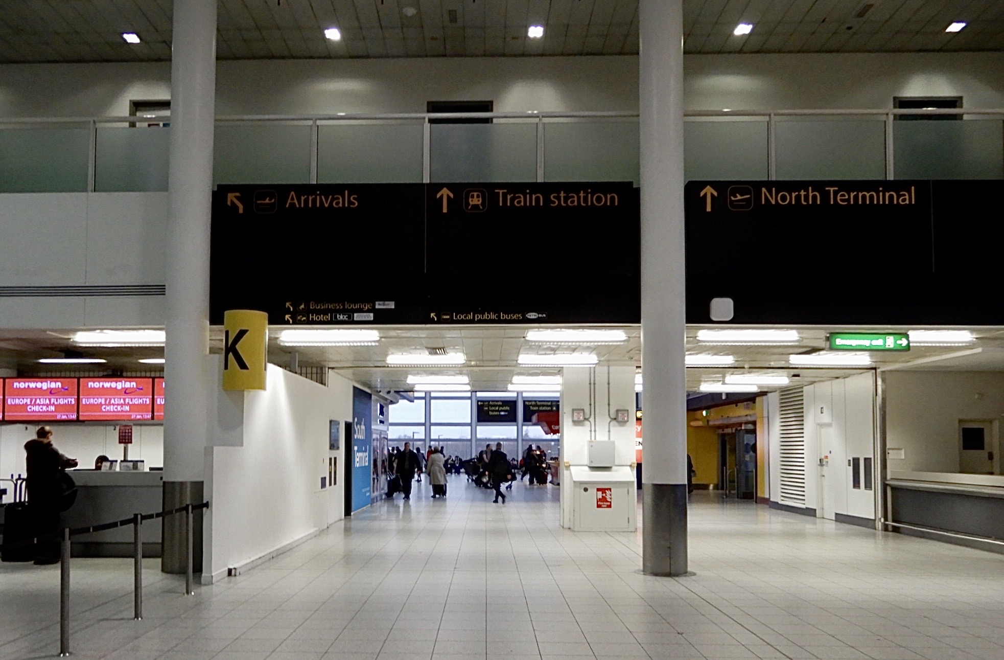 Aeroporto gatwick terminal sud wikimedia commons