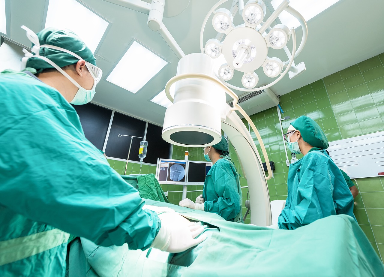 Sala operatoria trapianti medici ospedale pixabay