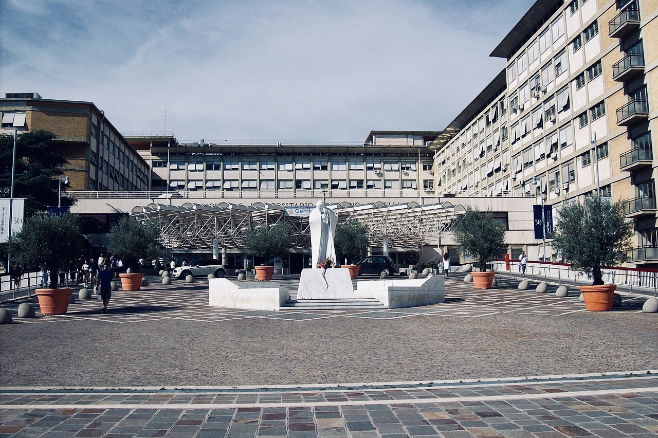 Policlinico Gemelli wikimedia commons