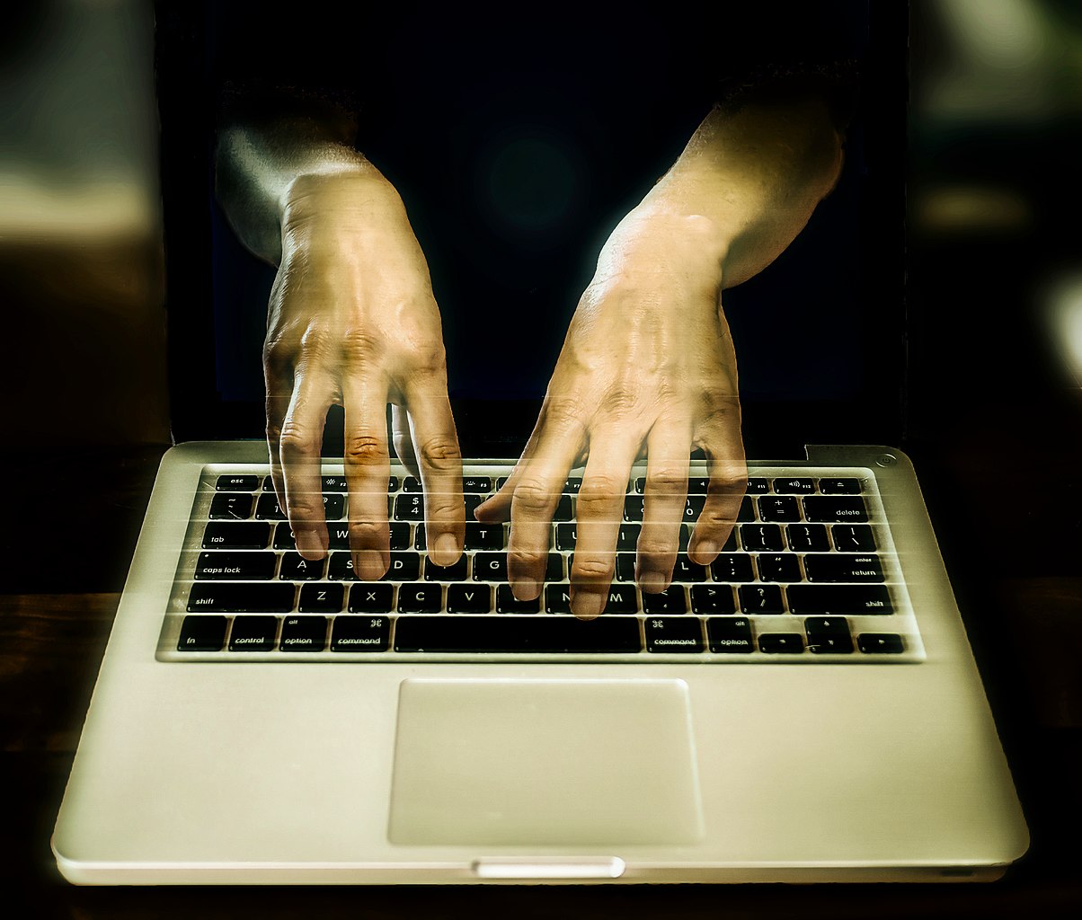 Computer pd hacker internet polizia postale informatica wikimedia commons