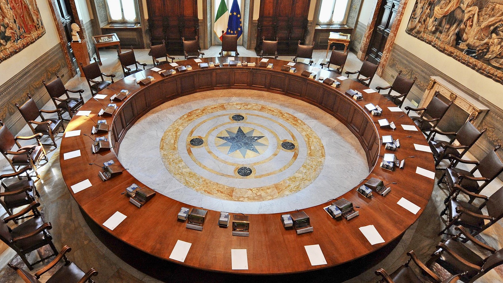 Palazzo Chigi sala consiglio dei ministri wikimedia commons