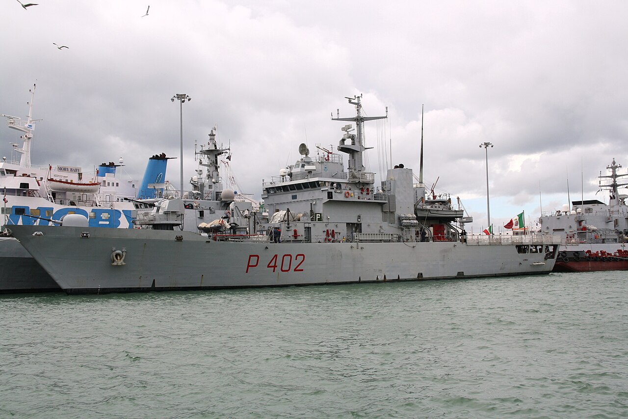 Nave libra Albania migranti rimpatri Marina militare wikimedia commons