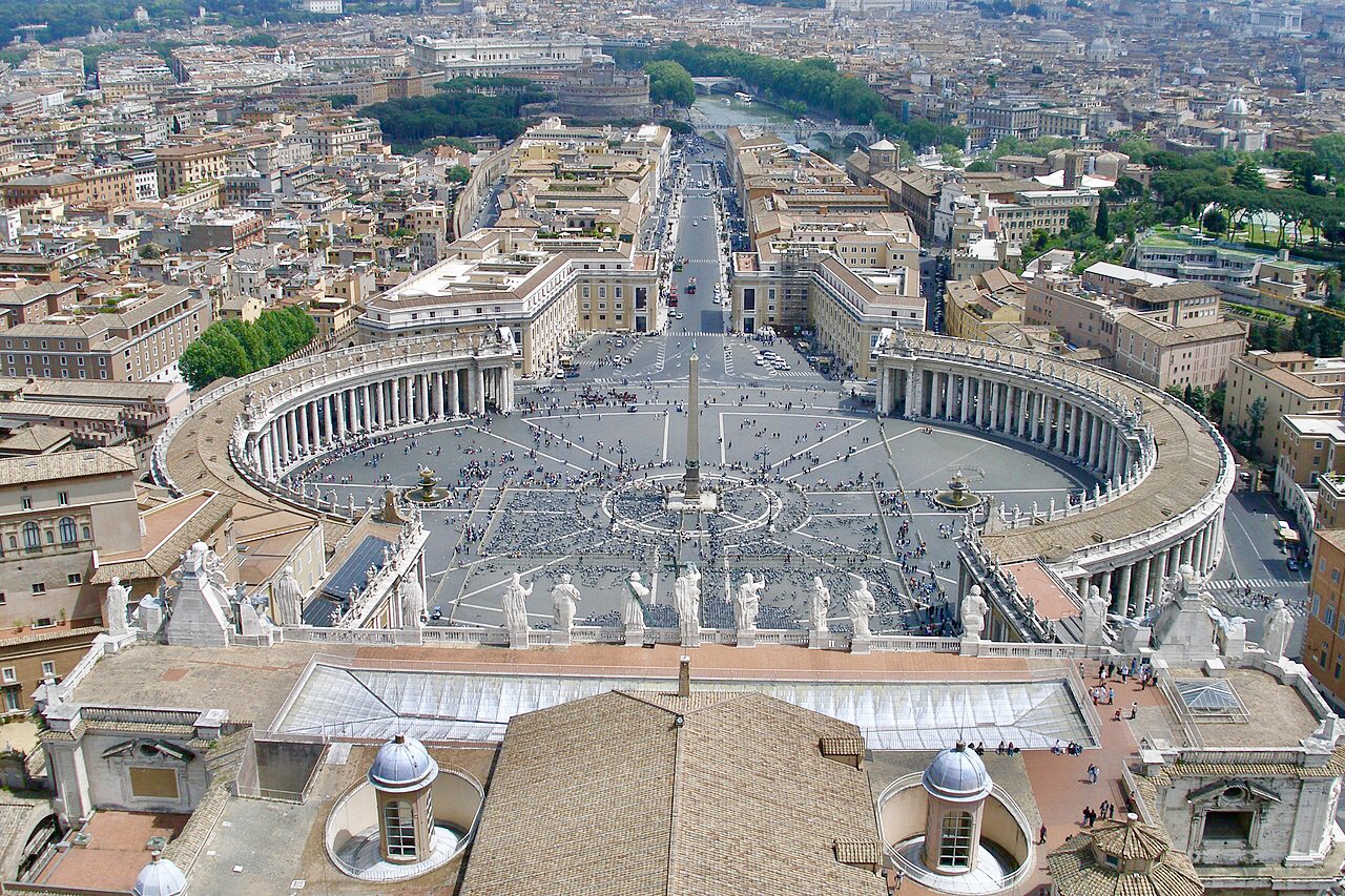Piazza San Pietro Roma wikimedia commons Vaticano