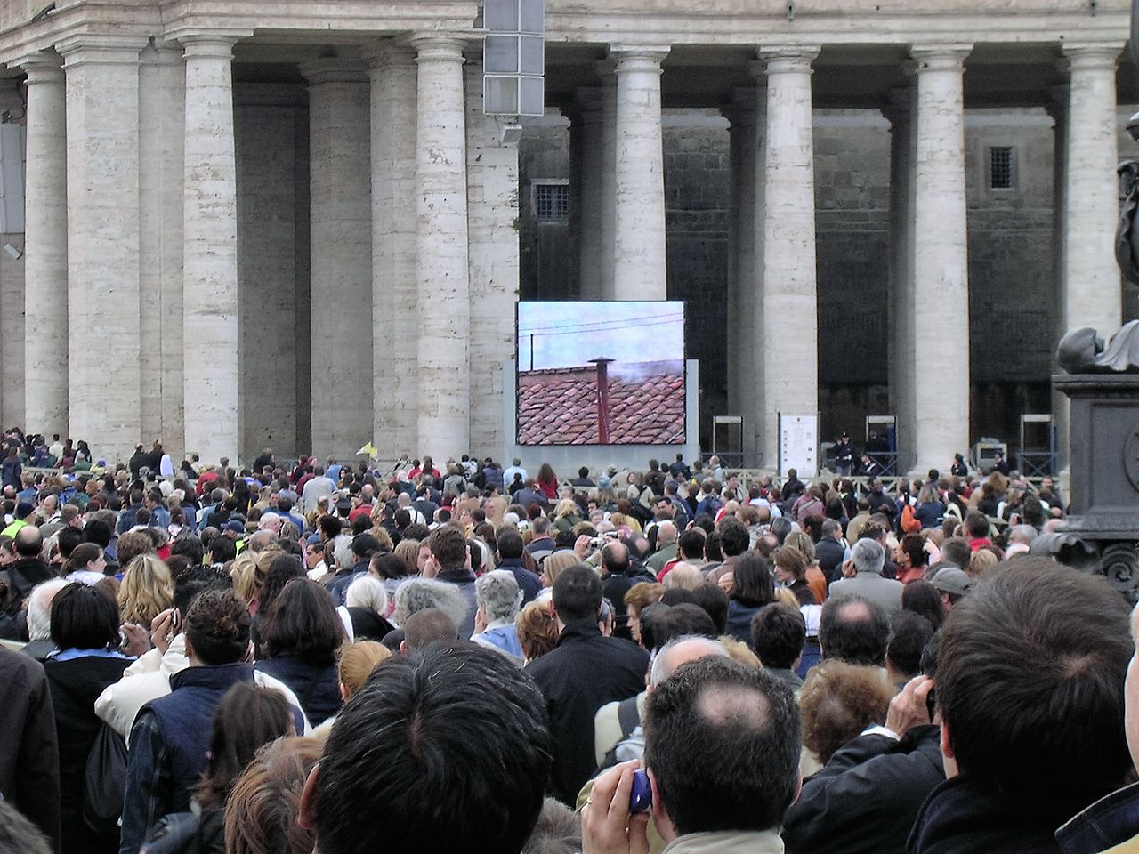 Conclave piazza San Pietro Vaticano wikimedia commons