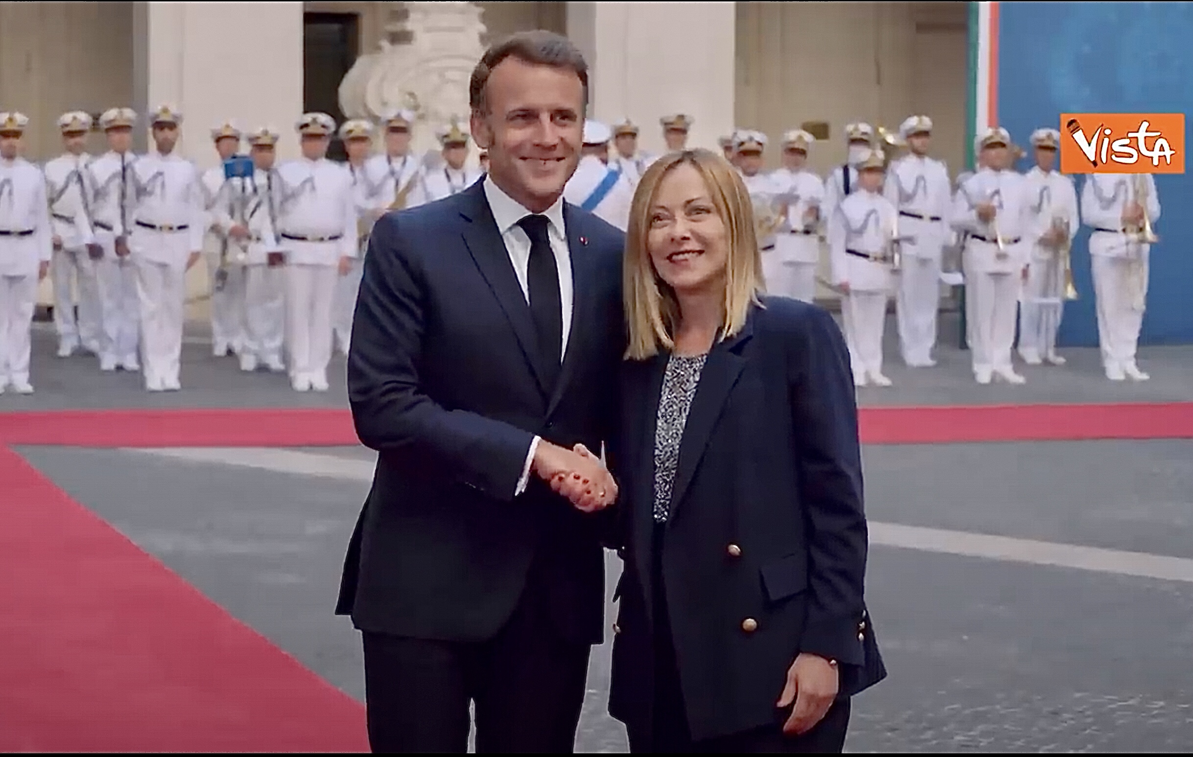 Meloni Macron palazzo Chigi vista
