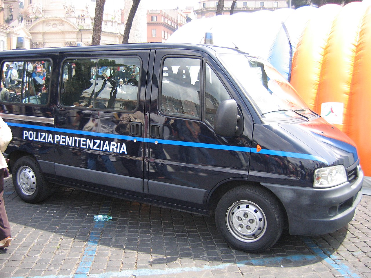 Polizia penitenziaria wikimedia commons